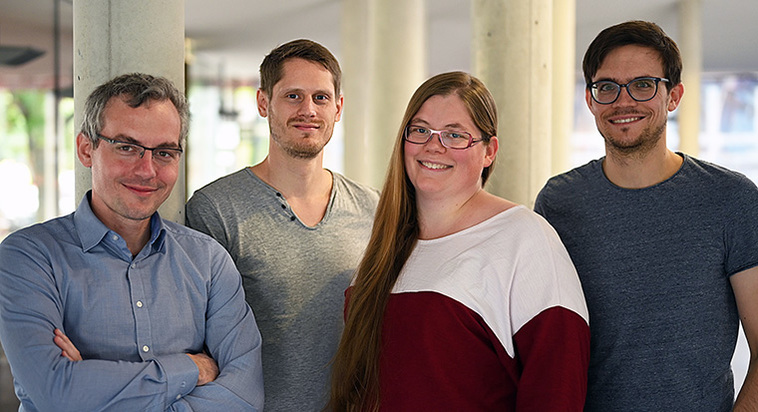 HQS Quantum Simulations Das Team von HQS: Dr. Michael Marthaler, Dr. Jan Reiner, Dr. Iris Schwenk und Dr. Sebastian Zanker entwickeln Software, mit der Unternehmen Quantencomputer simulieren und später nutzen können.