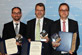 Martin Hermatschweiler (Nanoscribe GmbH), Dr. Jens Fahrenberg (KIT, IRM) und Prof. Dr. Martin Wegener (KIT, INT) Martin Hermatschweiler (Nanoscribe GmbH), Dr. Jens Fahrenberg (KIT, IRM) und Prof. Dr. Martin Wegener (KIT, INT)