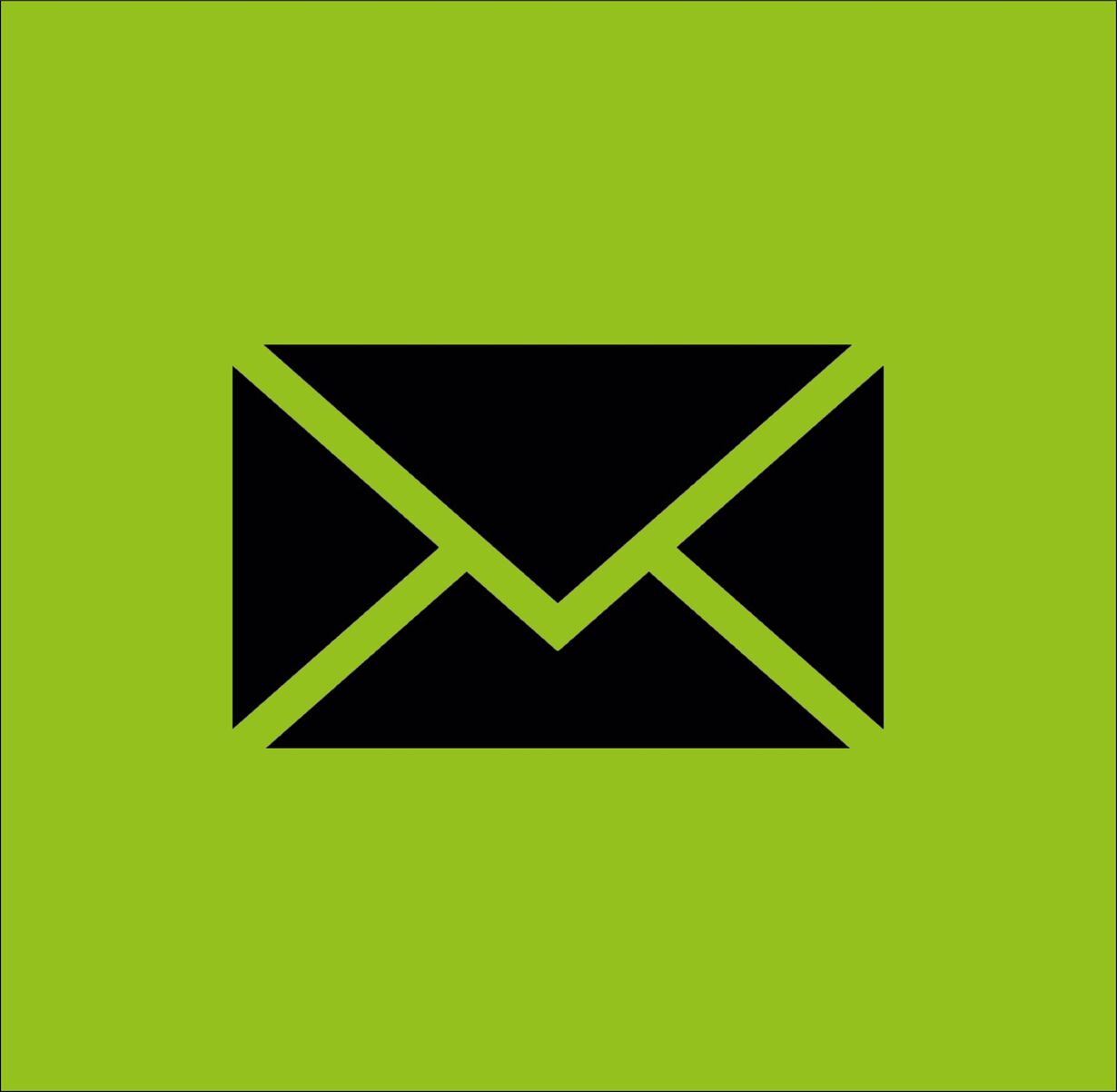 Briefumschlag auf grünem Hintergrund