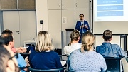 Referent mit Publikum (Foto: KIT-Career-Service)