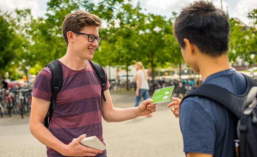 Beispiel für Flyerverteilung und Infostand